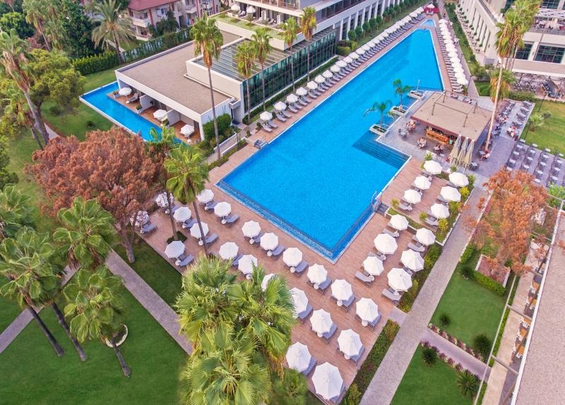 Acanthus & Cennet Barut Collection