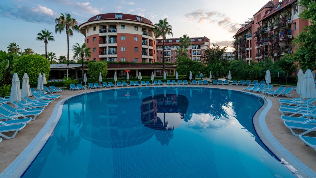 Palmeras Beach Hotel