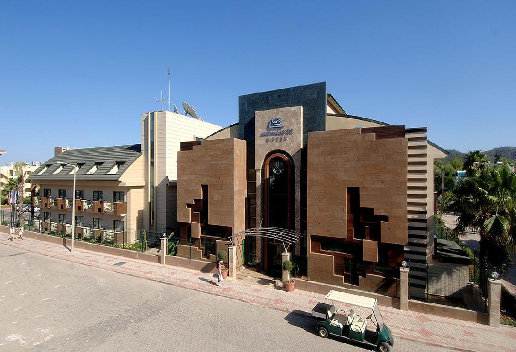 Hotel Ambassador Plaza