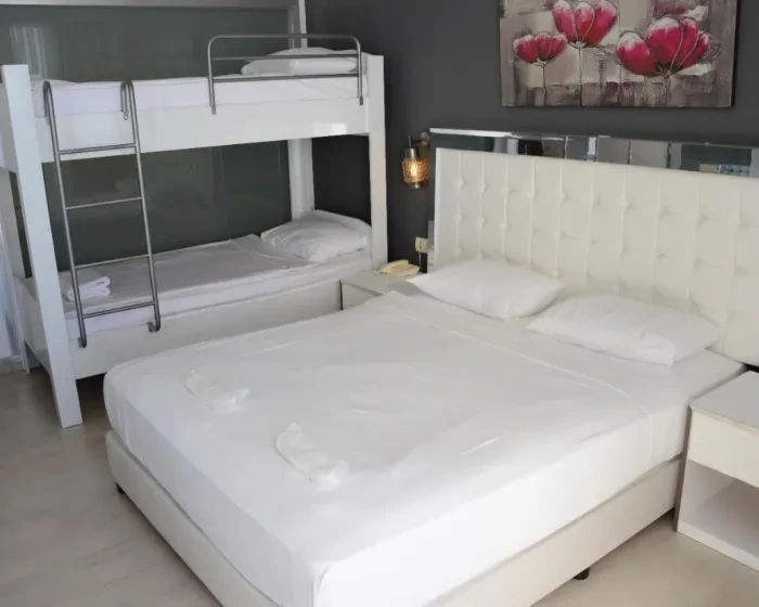 Le Bleu Hotel