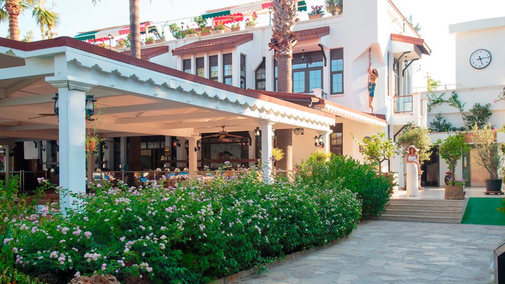 Pirates Beach Club