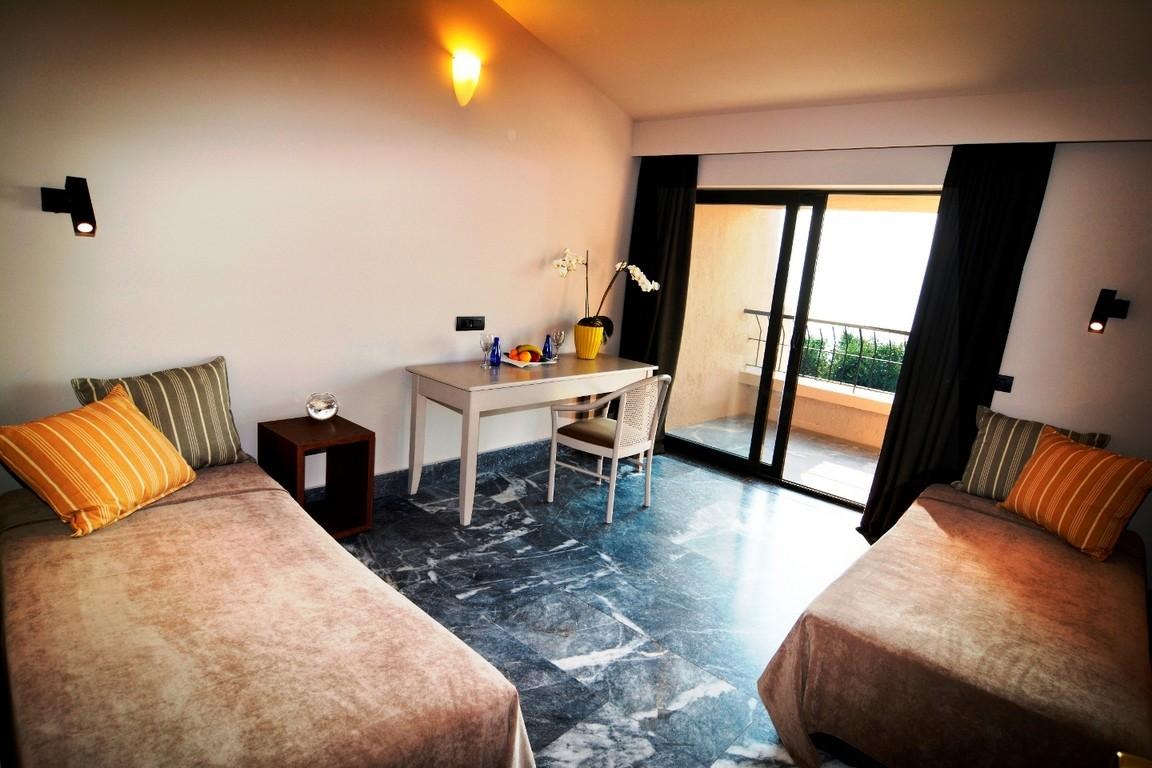 Hotel Aeolos Beach Resort