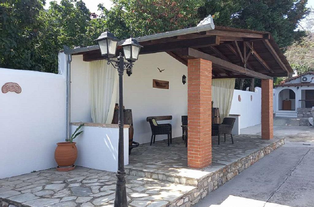 Thoros House Hotel