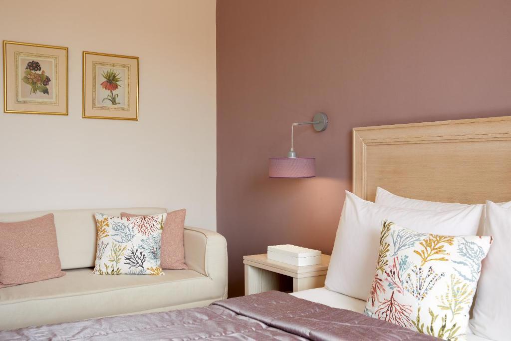 Delfinia Hotel