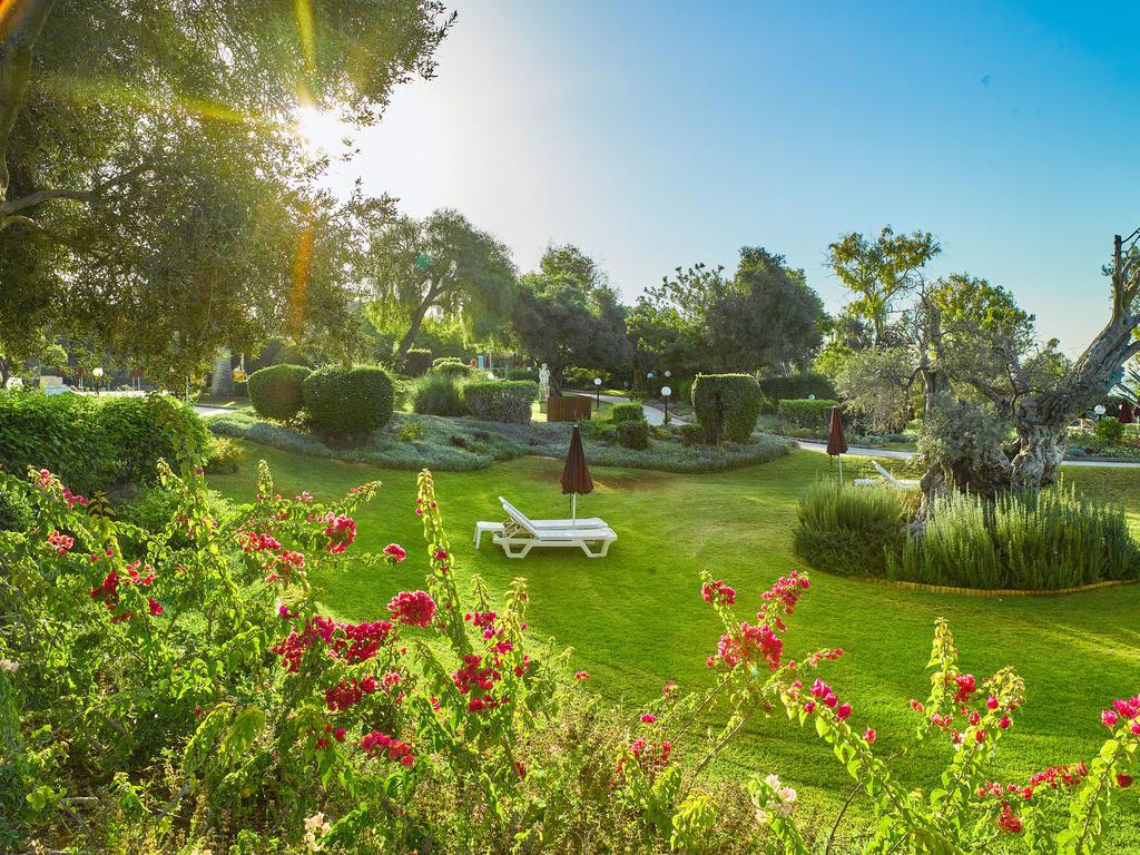 Hotel St. Raphael Resort