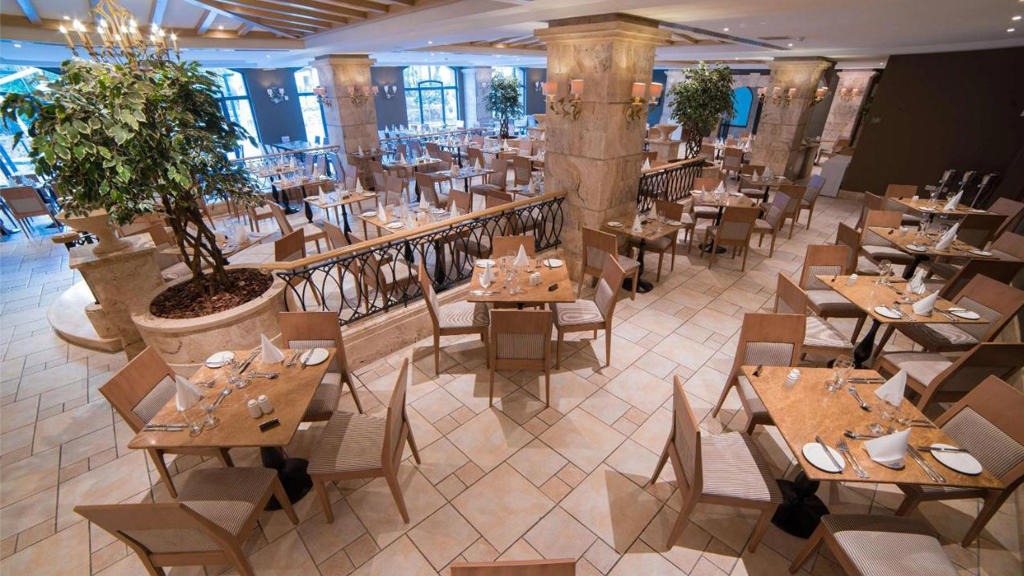 Maritim Antonine Hotel