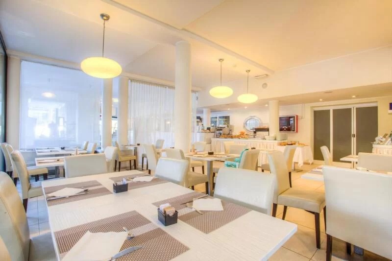 Hotel Ferreti Beach