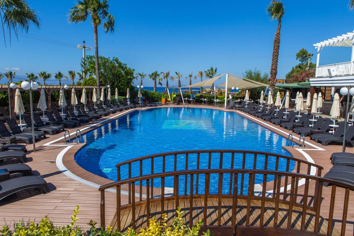 Golden Beach Resort & Spa