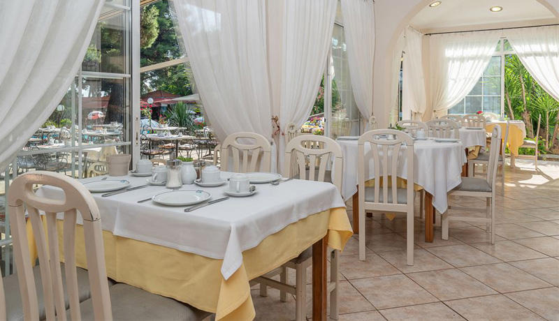 Porfi Beach Hotel