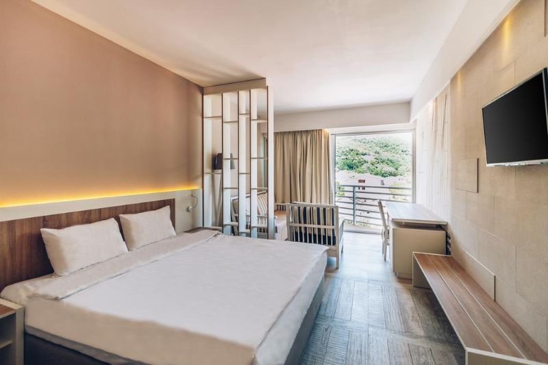 Hotel Carine Delfin