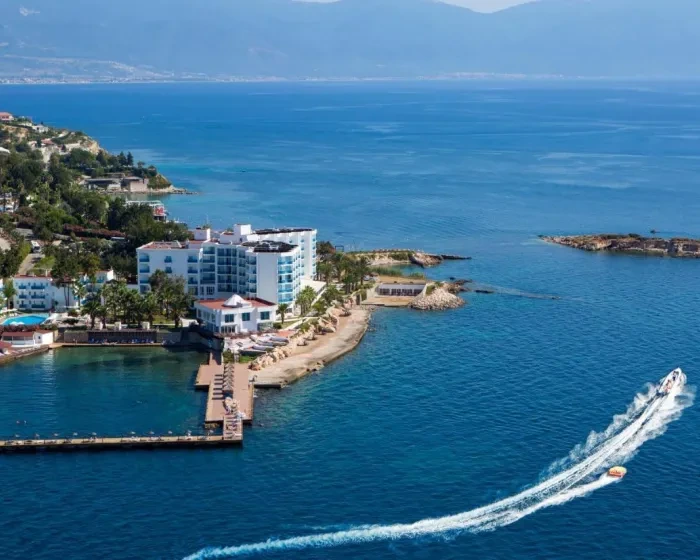 Le Bleu Hotel