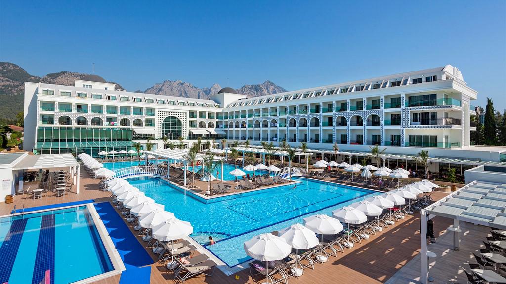 Karmir Resort & Spa
