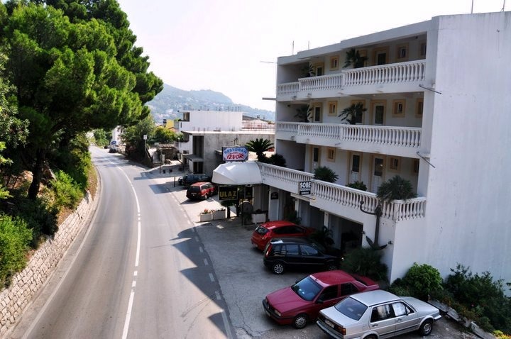 Vila - Restoran Izvor