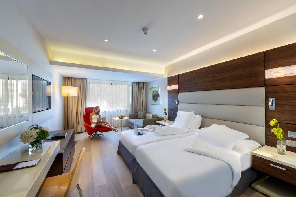 Hotel Amathus Beach
