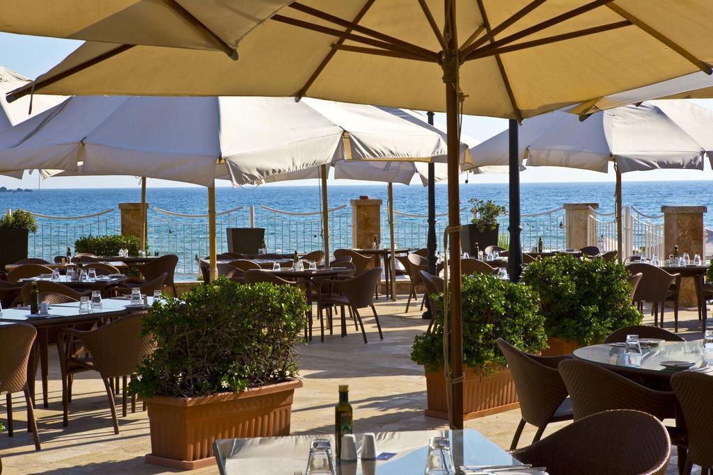 Radisson Blu Golden Sands Resort