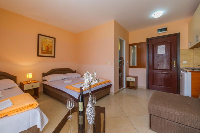Studio apartmani Lara