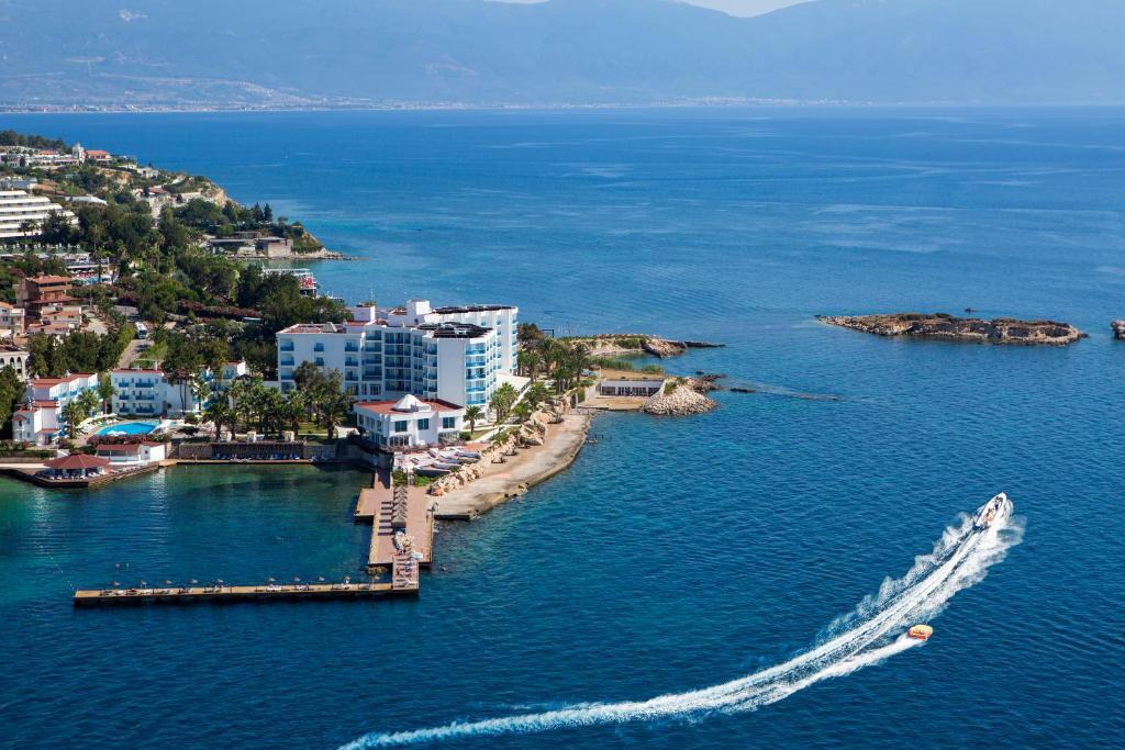 Le Bleu Hotel and Resort