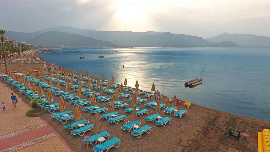 Lalila Blue Suites