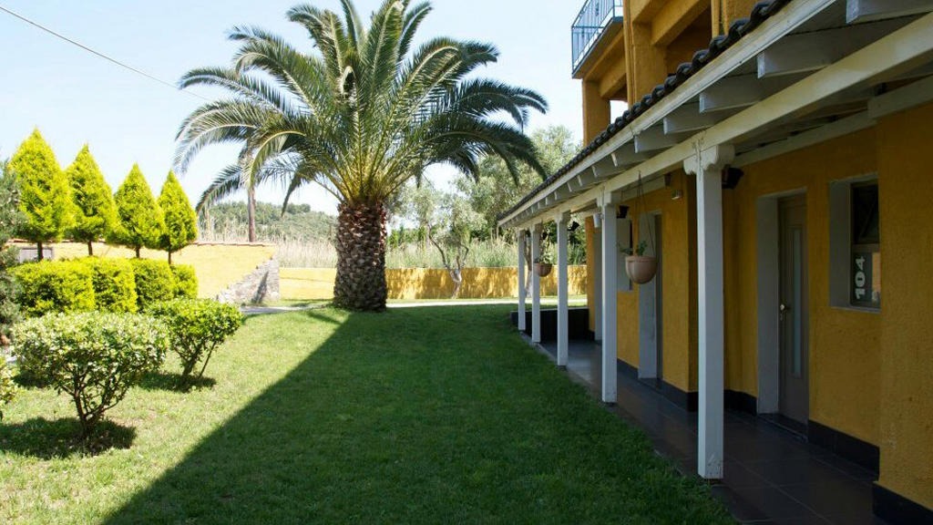 Despotiko Apartments and Suites