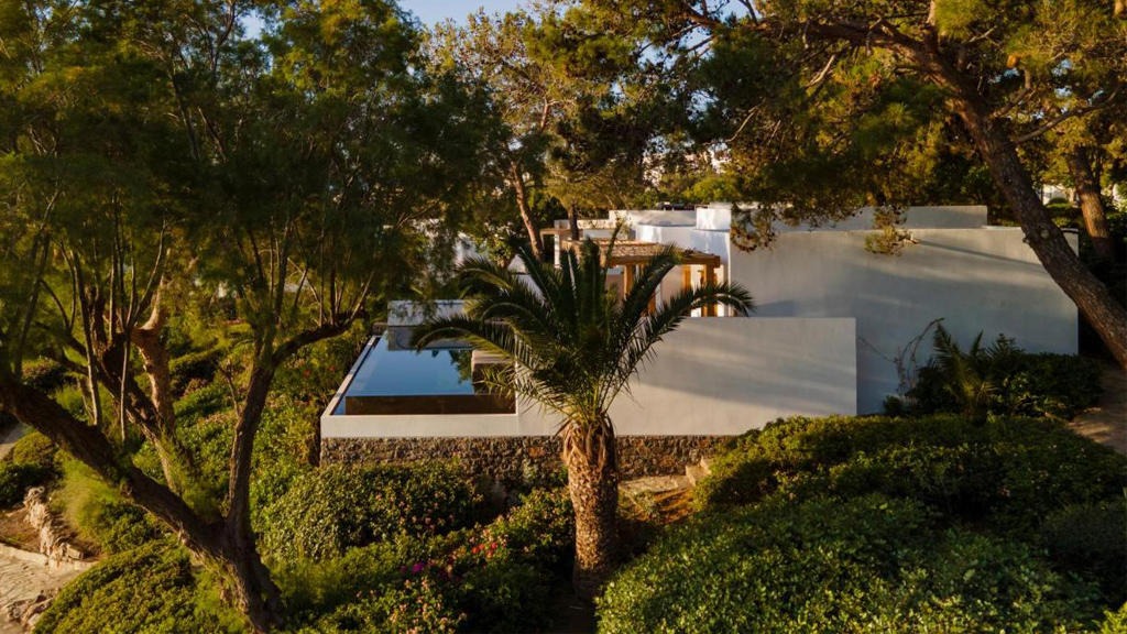 Minos Beach Art Hotel