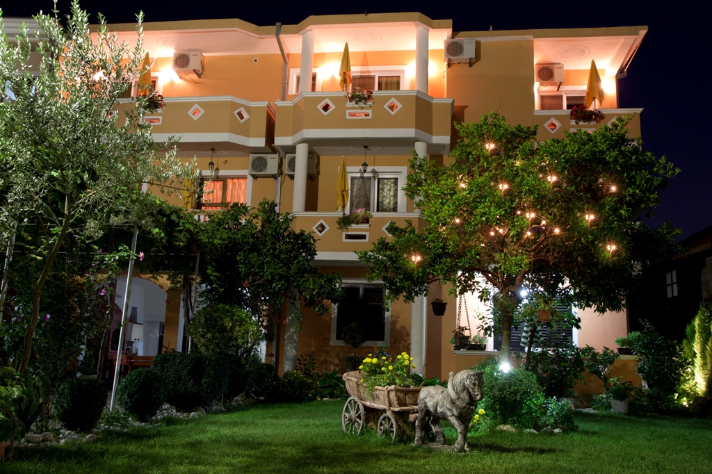 Apartmani Holiday