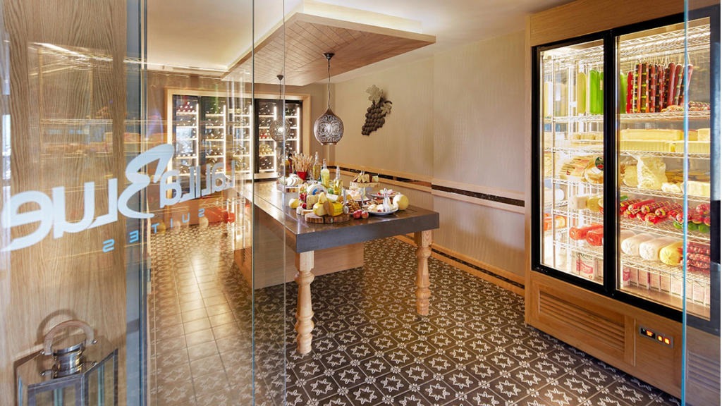 Lalila Blue Suites