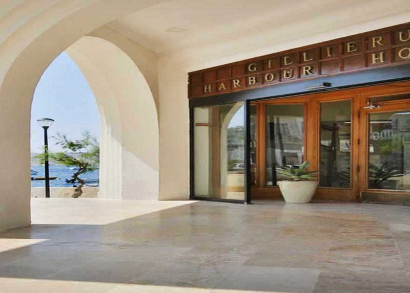 Gillieru Harbour Hotel