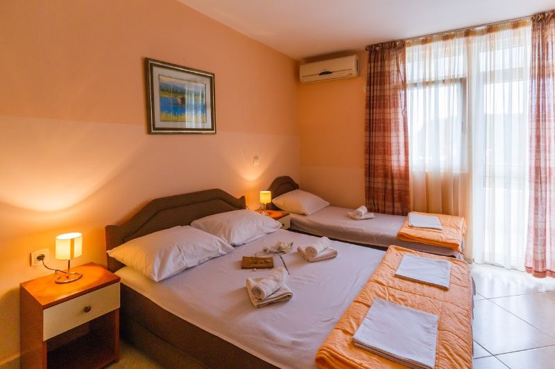 Studio apartmani Lara