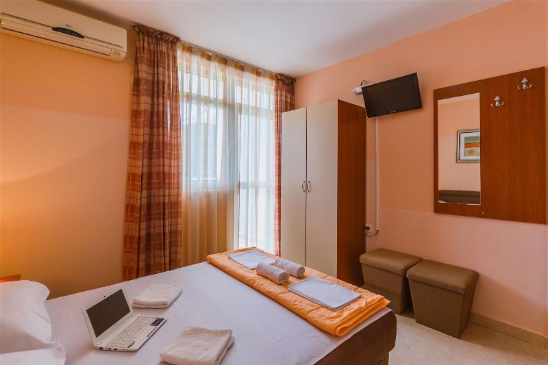 Studio apartmani Lara