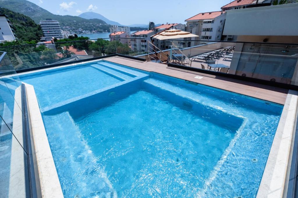 Hotel N 