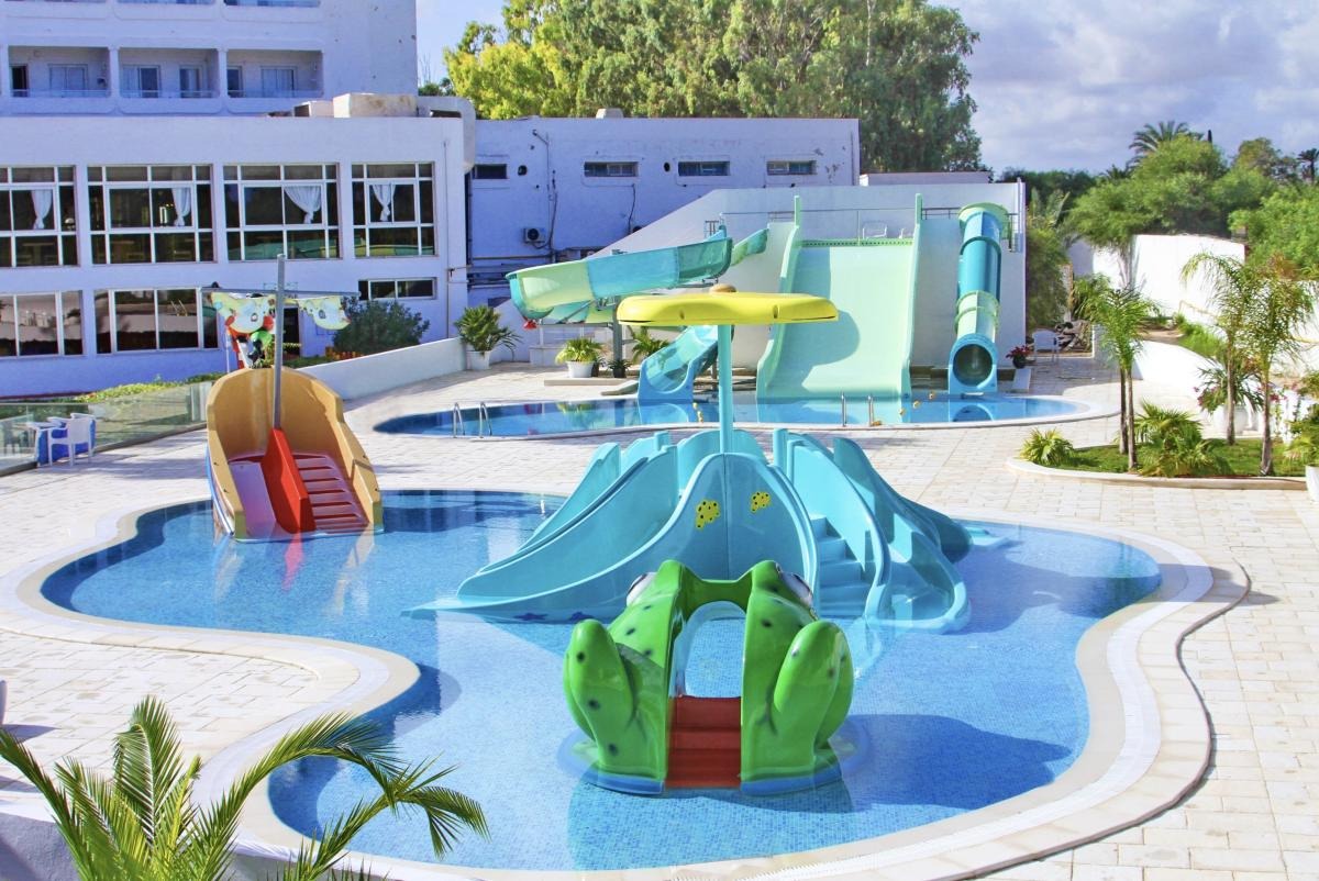 Tropicana Club & Spa