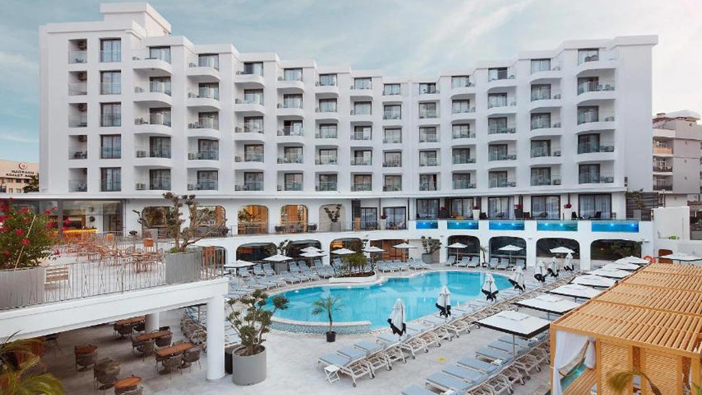 Lalila Blue Suites