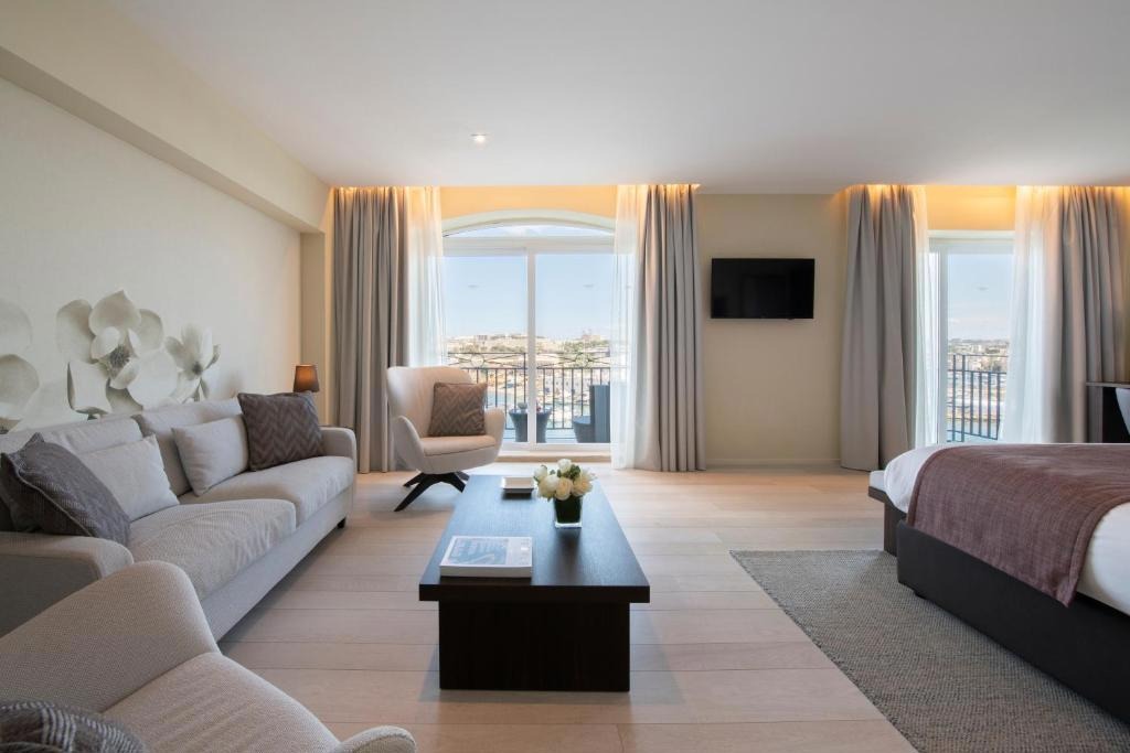 The Waterfront Hotel