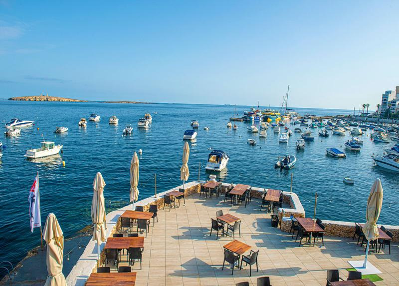 Gillieru Harbour Hotel