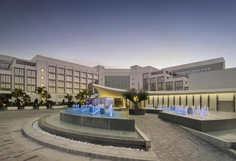 Hotel Parklane Resort and Spa