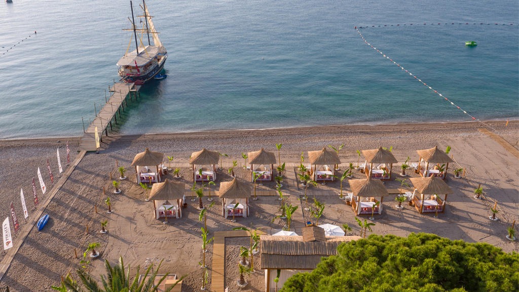 Pirates Beach Club
