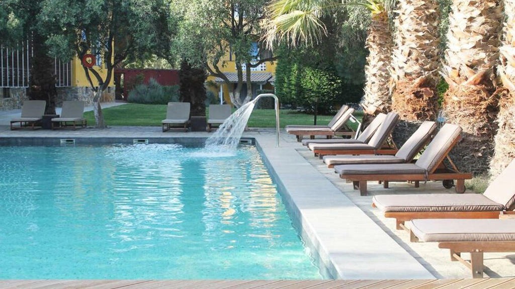 Despotiko Apartments and Suites