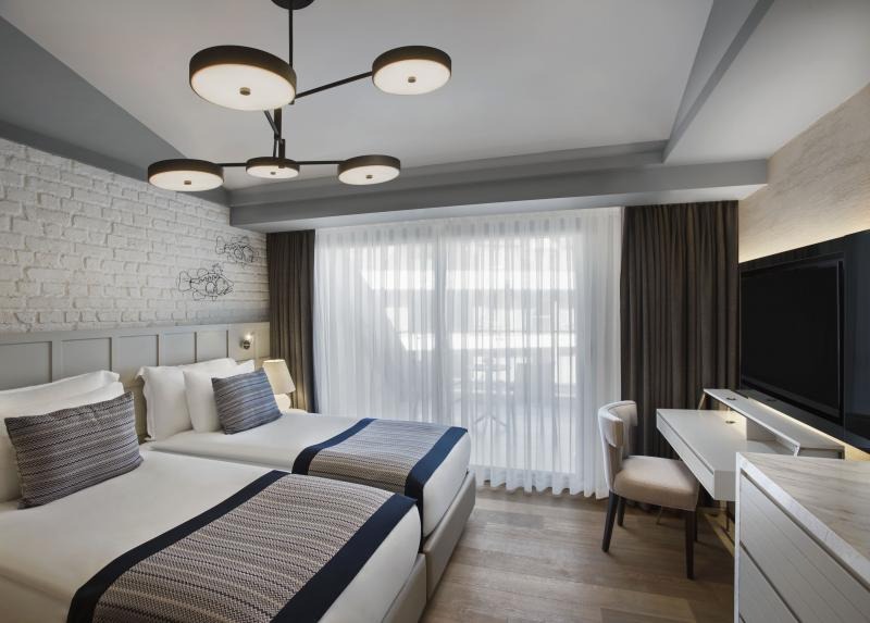 Acanthus & Cennet Barut Collection