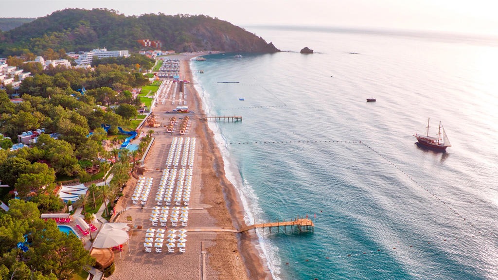Pirates Beach Club