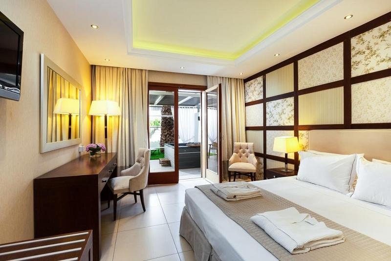 Hotel Thearthemis Palace