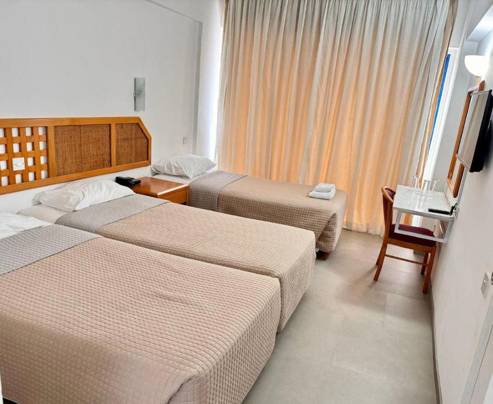 Navarria Hotel