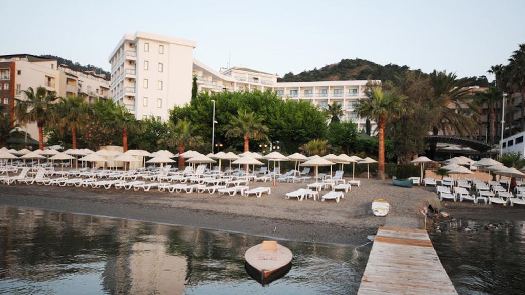 Tropical Beach Hotel