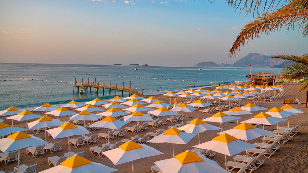 Pirates Beach Club