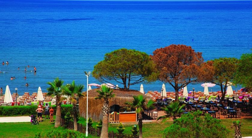 Hotel Batihan Beach Resort and Spa