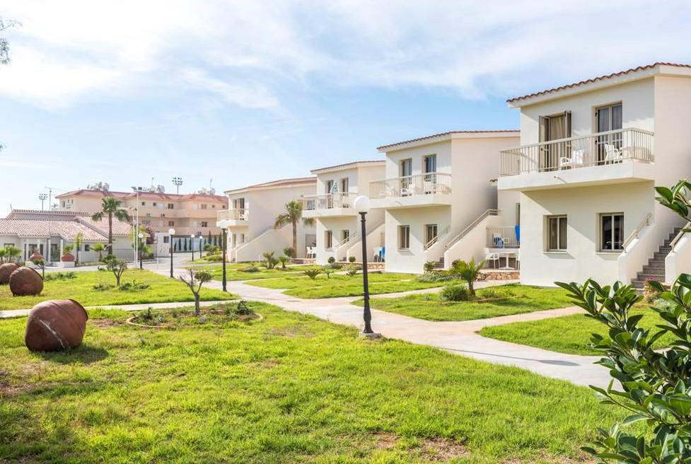 Nissiana Hotel and Bungalows