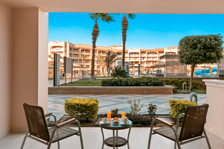 Pickalbratos White Beach Resort