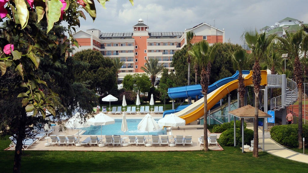 Insula Resort & Spa Hotel
