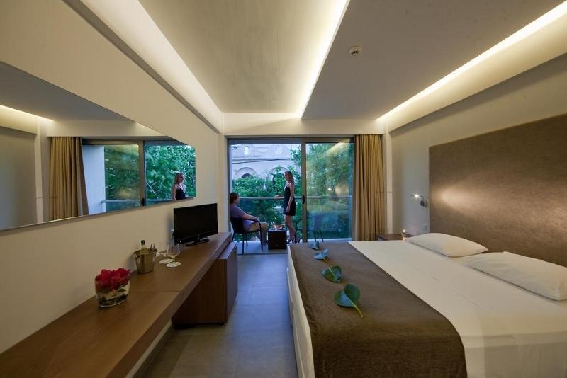 Hotel Oktober