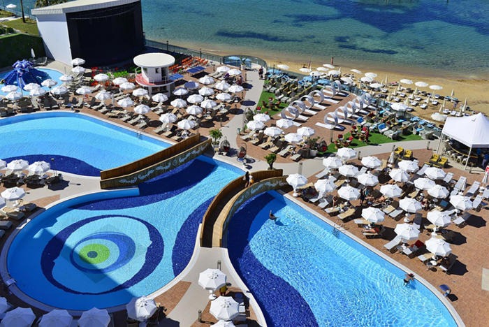 Azura Deluxe Resort & Spa