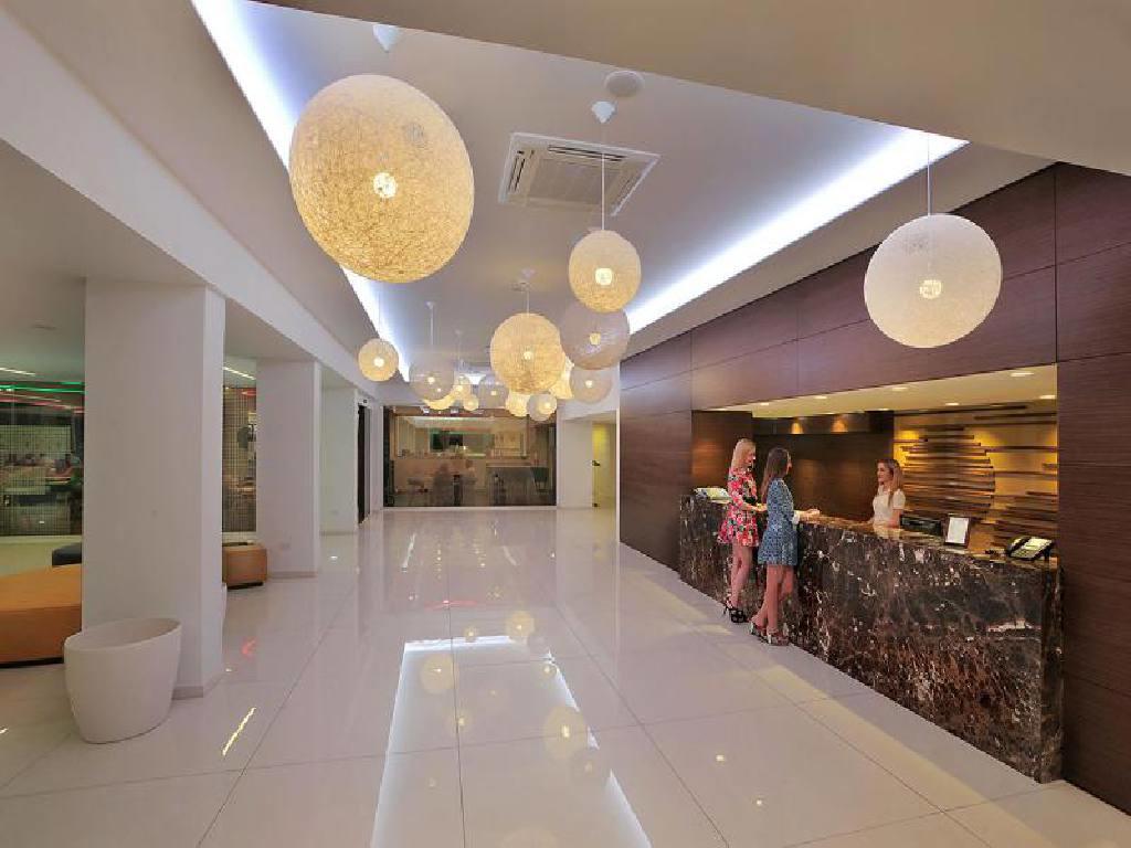 Hotel Nelia Beach
